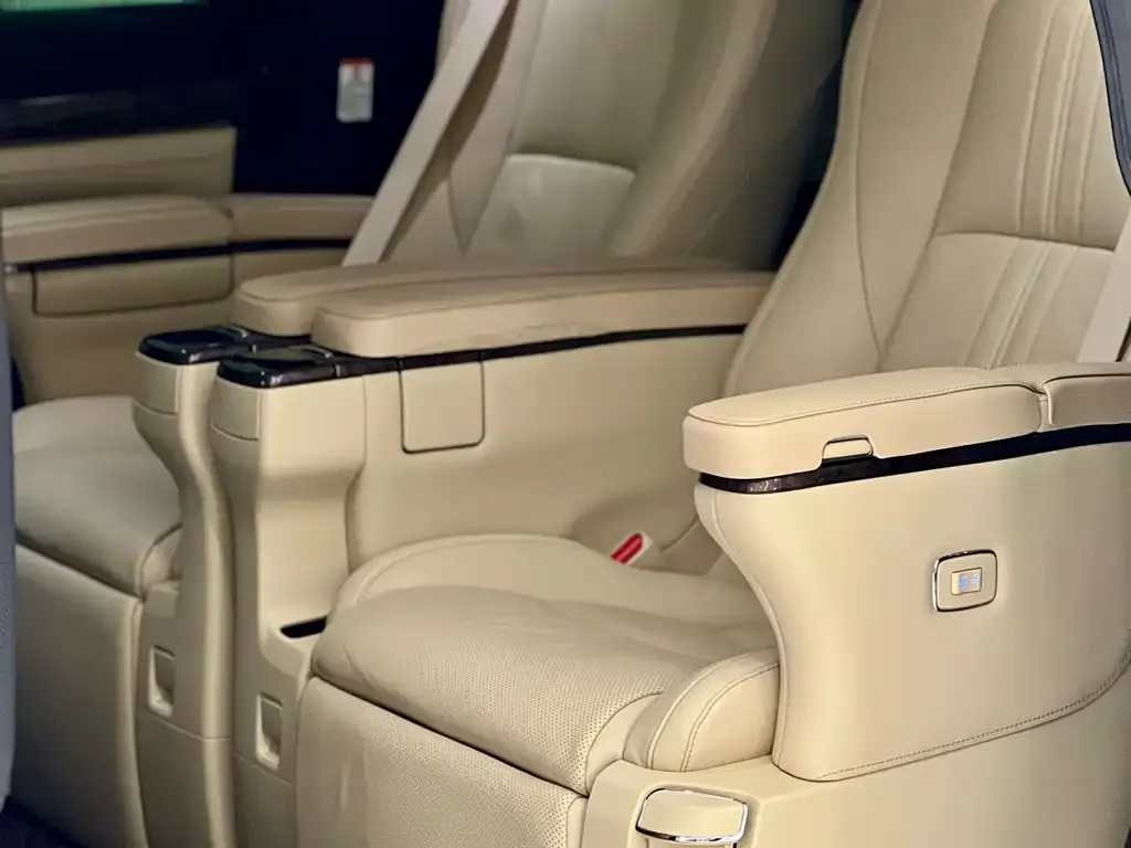 Toyota Alphard — фото 6