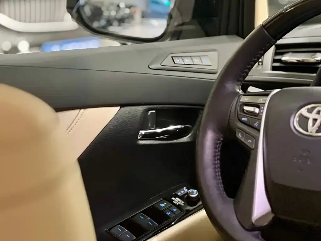 Toyota Alphard — фото 8