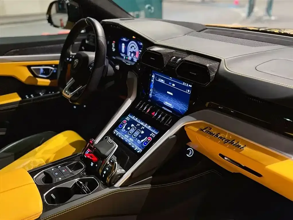 Lamborghini Urus — фото 10