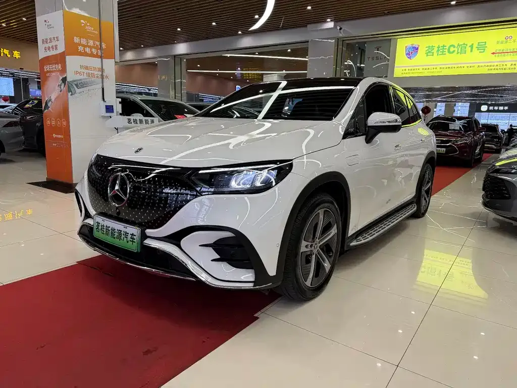 Mercedes-Benz EQE SUV — фото 1