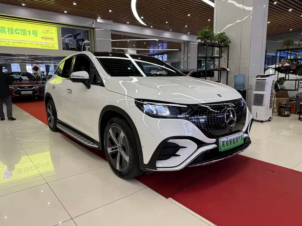 Mercedes-Benz EQE SUV — фото 3