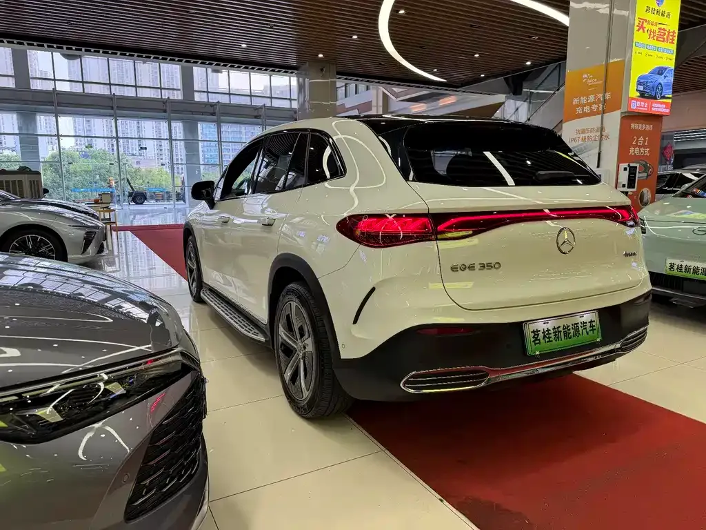Mercedes-Benz EQE SUV — фото 4