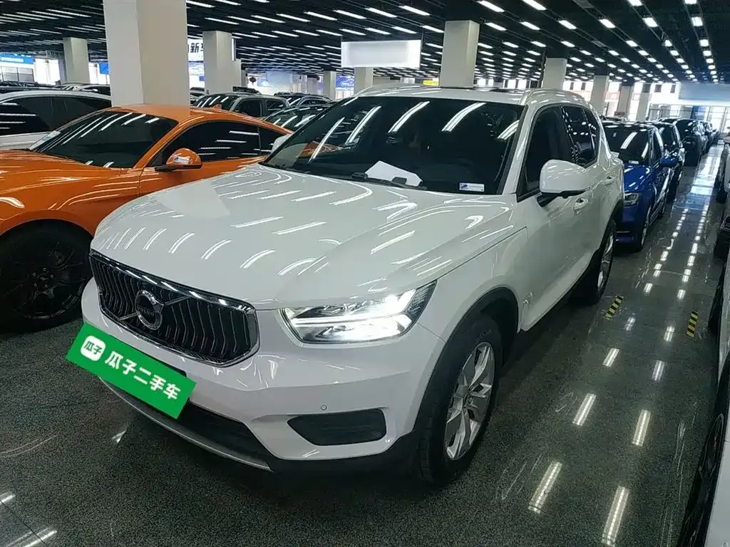 Volvo XC40 — фото 1