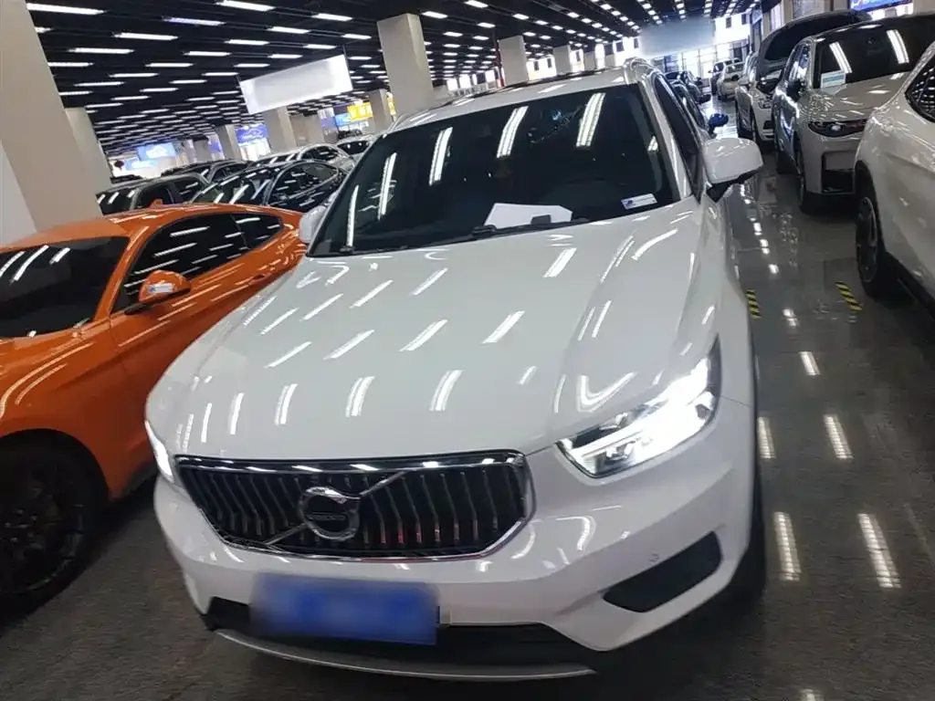 Volvo XC40 — фото 3