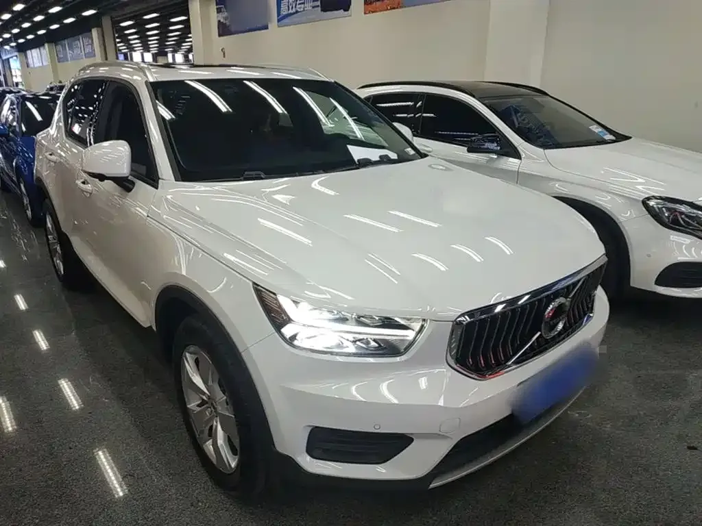 Volvo XC40 — фото 4
