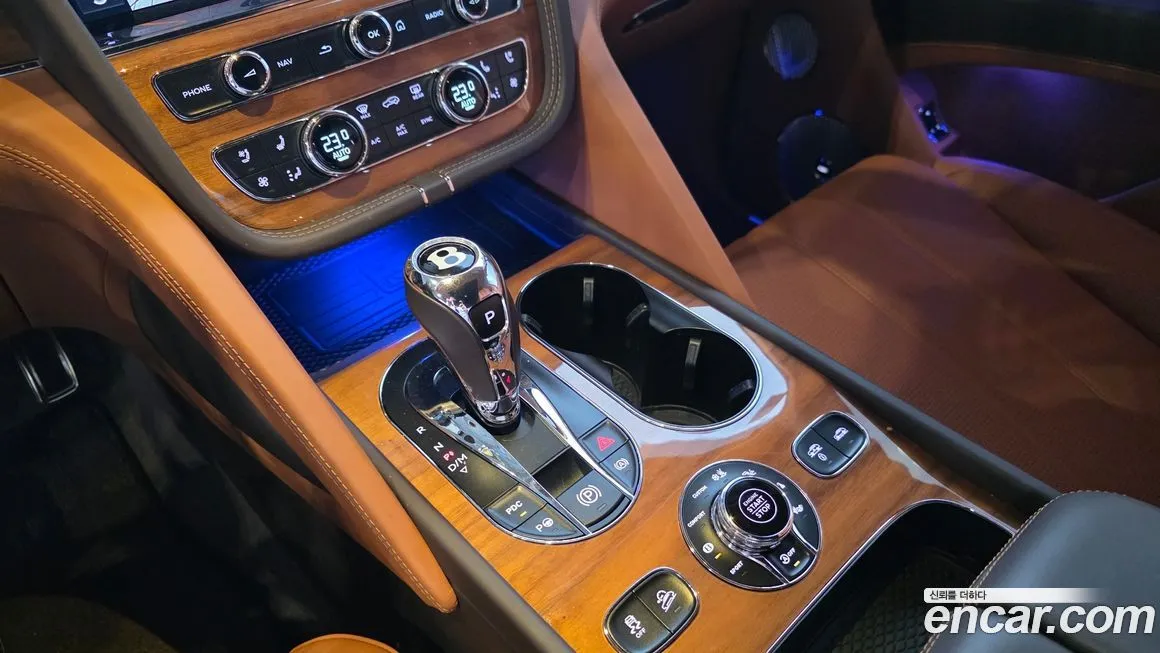 Bentley Bentayga — фото 10