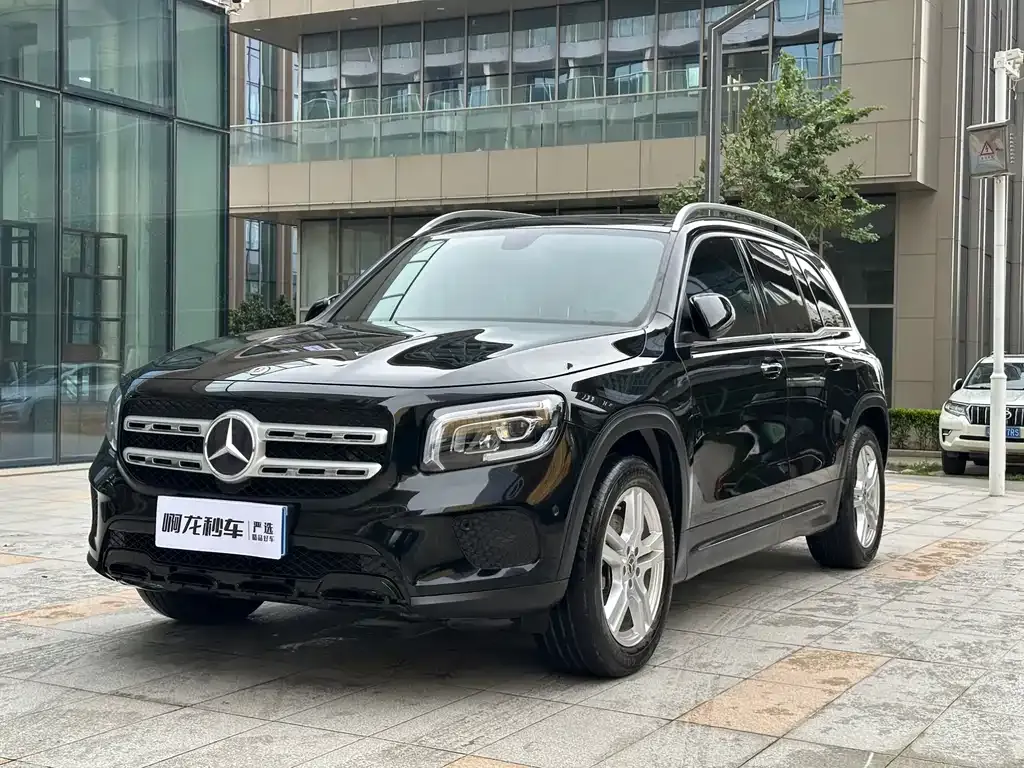 Mercedes-Benz GLB — фото 1
