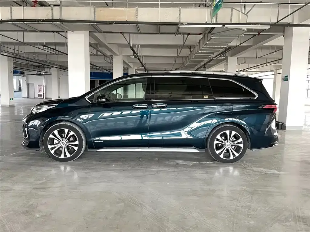 Toyota Granvia — фото 3