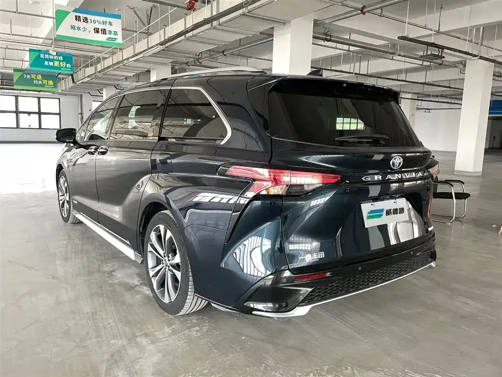 Toyota Granvia — фото 4