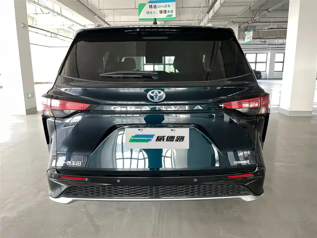 Toyota Granvia — фото 5