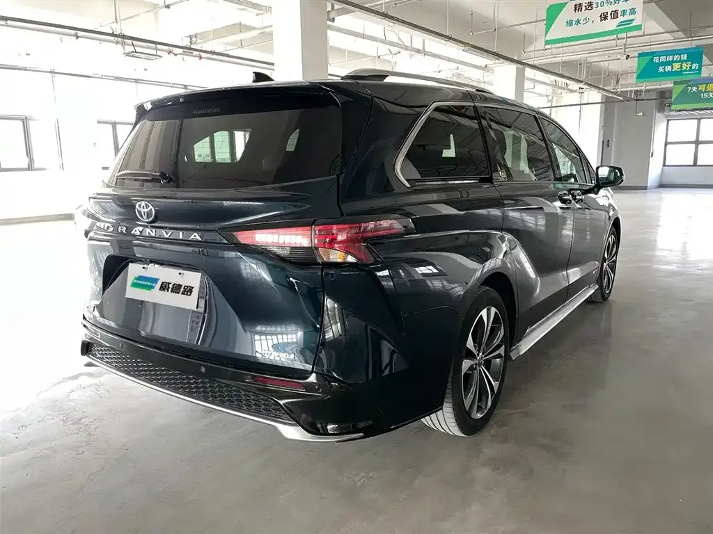 Toyota Granvia — фото 6
