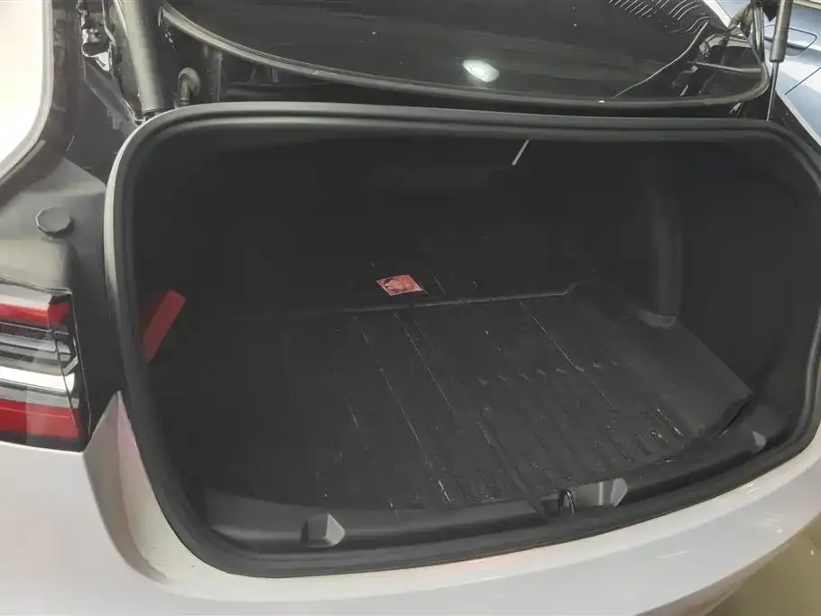 Tesla Model 3 — фото 4