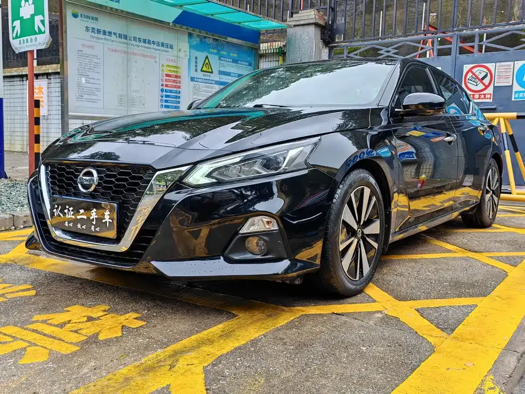 Nissan Teana — фото 1