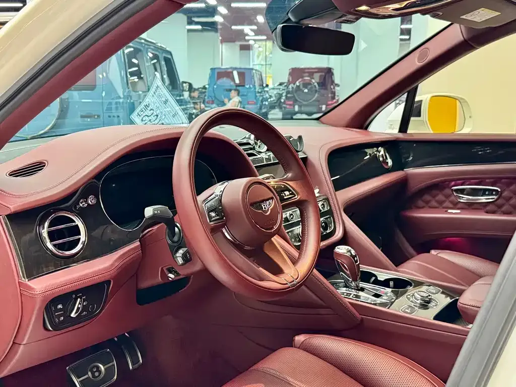 Bentley Bentayga — фото 10