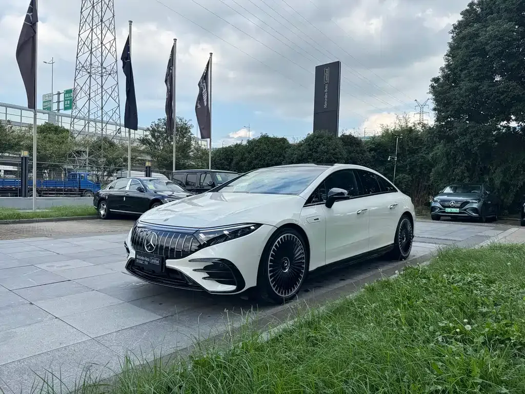 Mercedes-Benz EQS AMG — фото 1