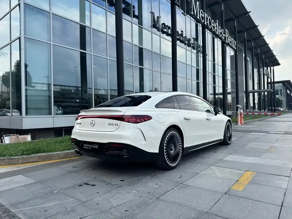 Mercedes-Benz EQS AMG — фото 6