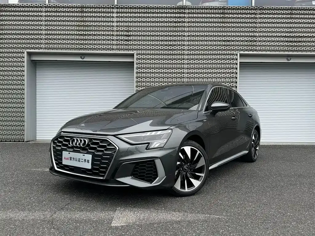 Audi A3 — фото 1