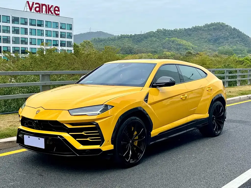 Lamborghini Urus — фото 1