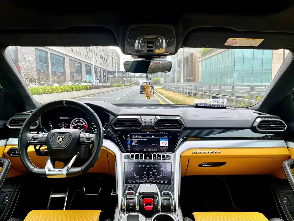 Lamborghini Urus — фото 10