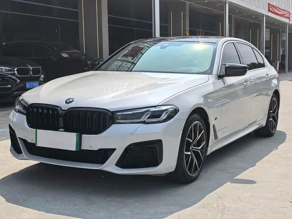 BMW 5 Series — фото 1