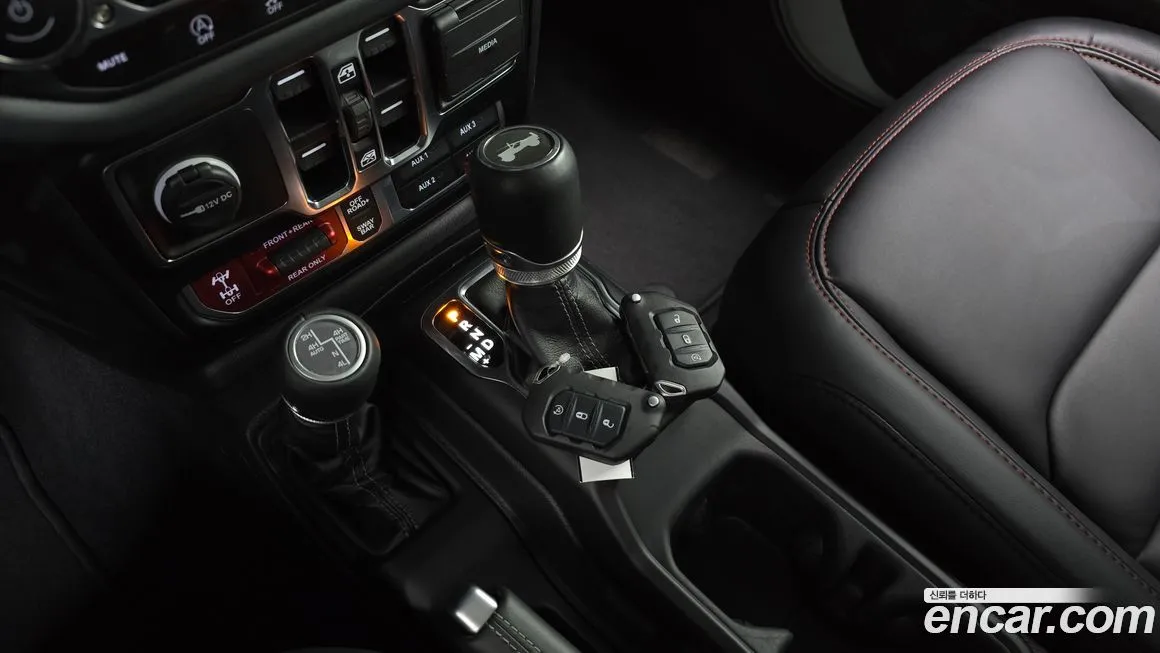Jeep Wrangler — фото 9