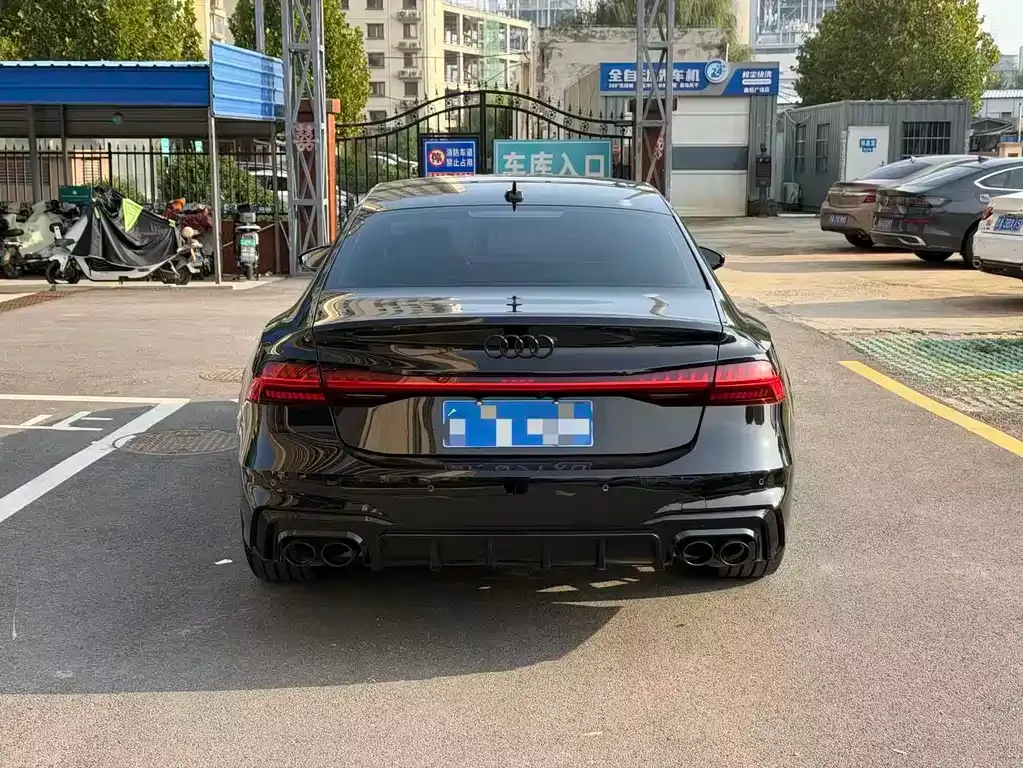 Audi A7L — фото 5