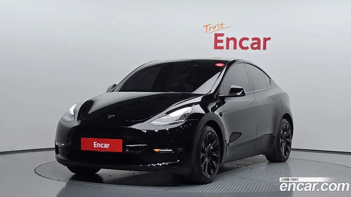 Tesla Model Y — фото 1