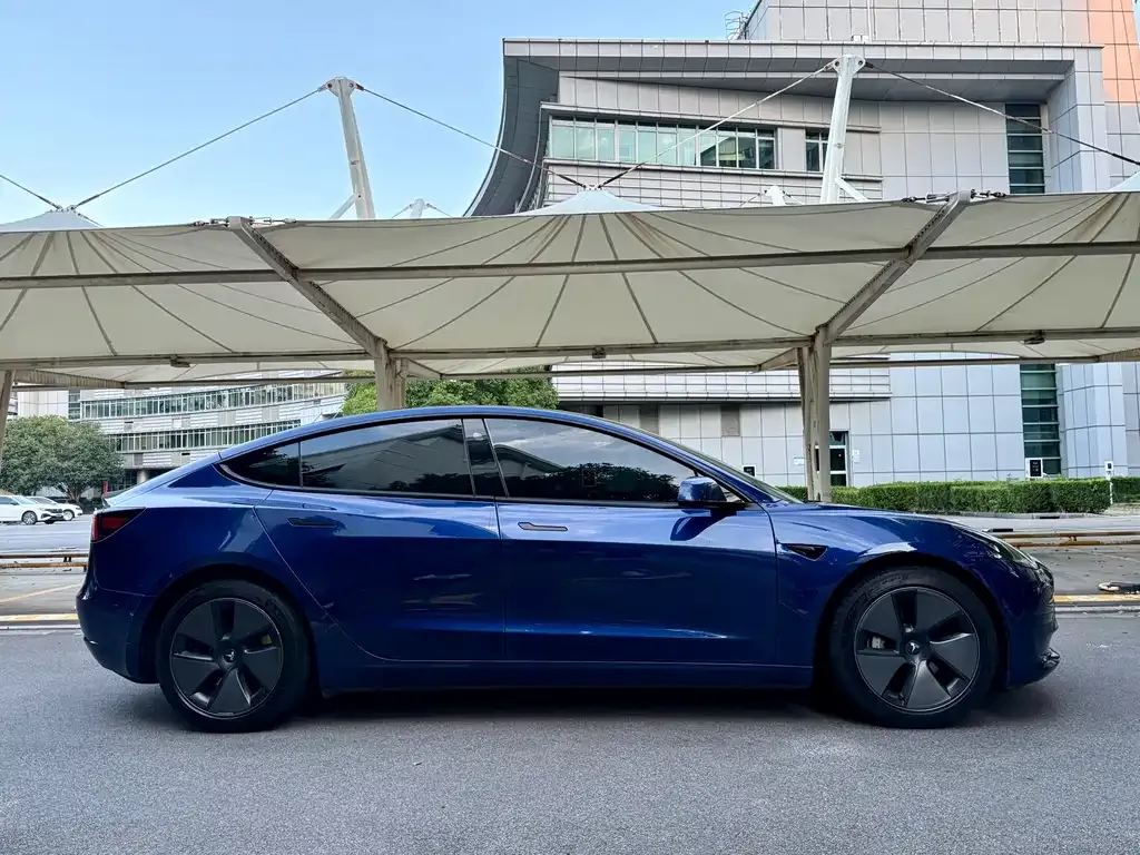 Tesla Model 3 — фото 4