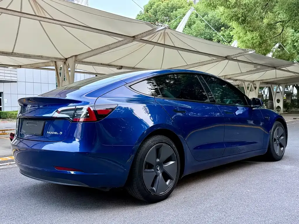 Tesla Model 3 — фото 5