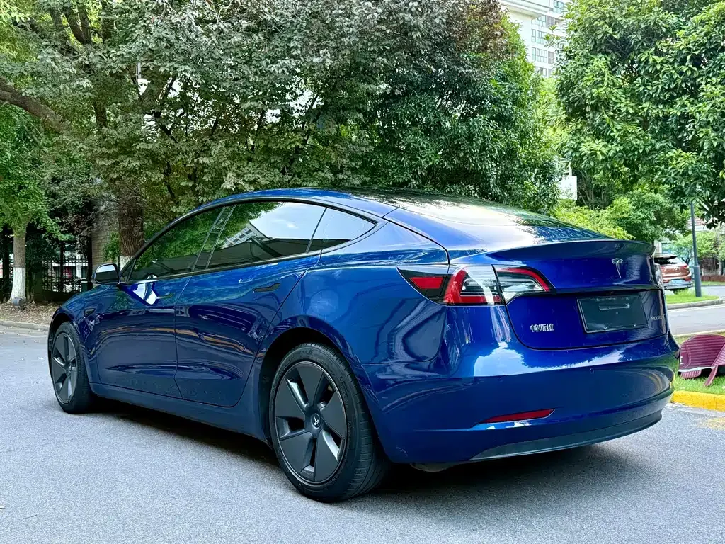 Tesla Model 3 — фото 7