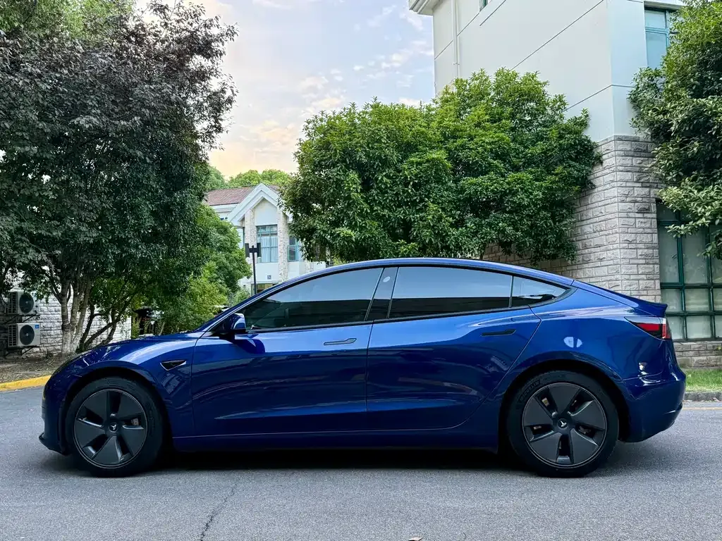 Tesla Model 3 — фото 8