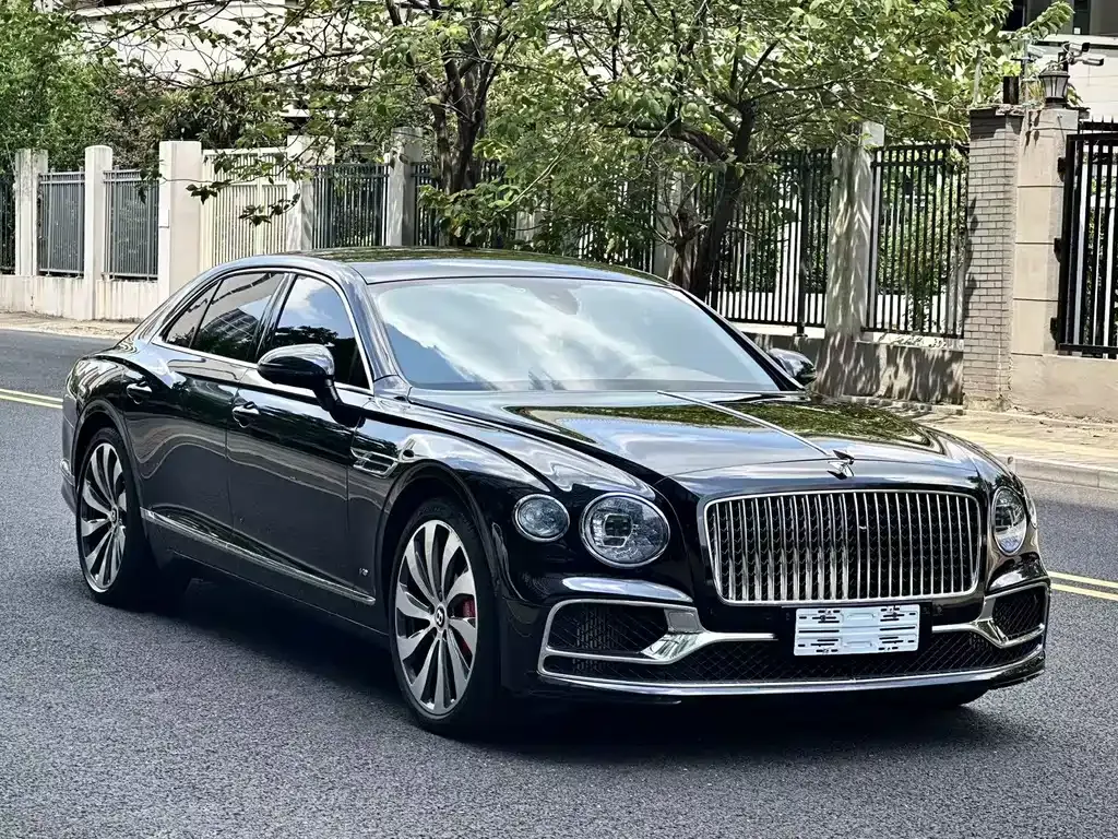 Bentley Flying Spur — фото 1