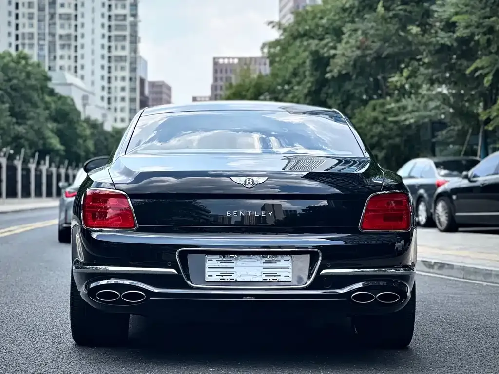 Bentley Flying Spur — фото 4