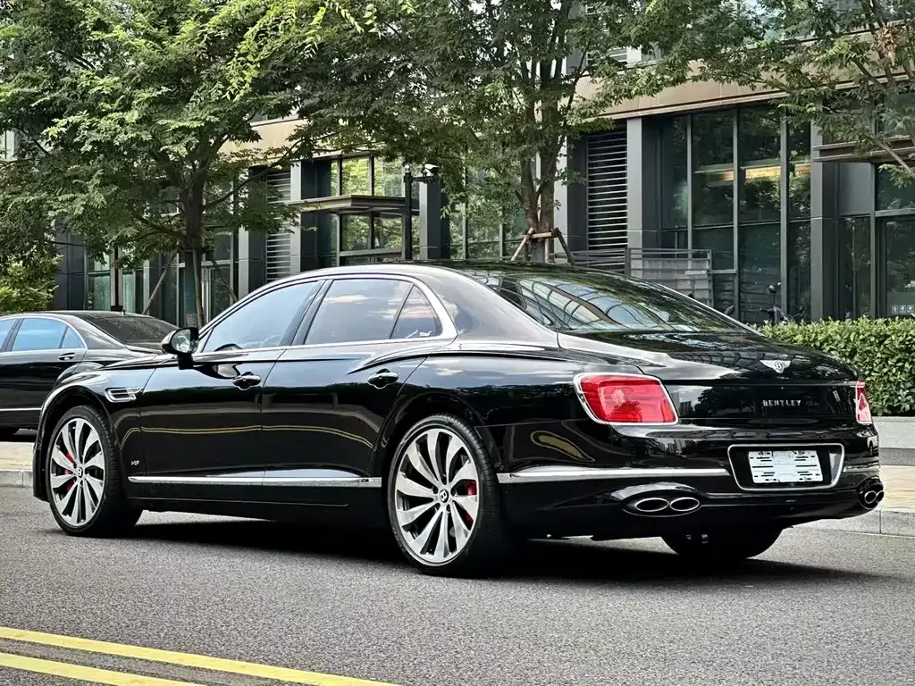 Bentley Flying Spur — фото 5