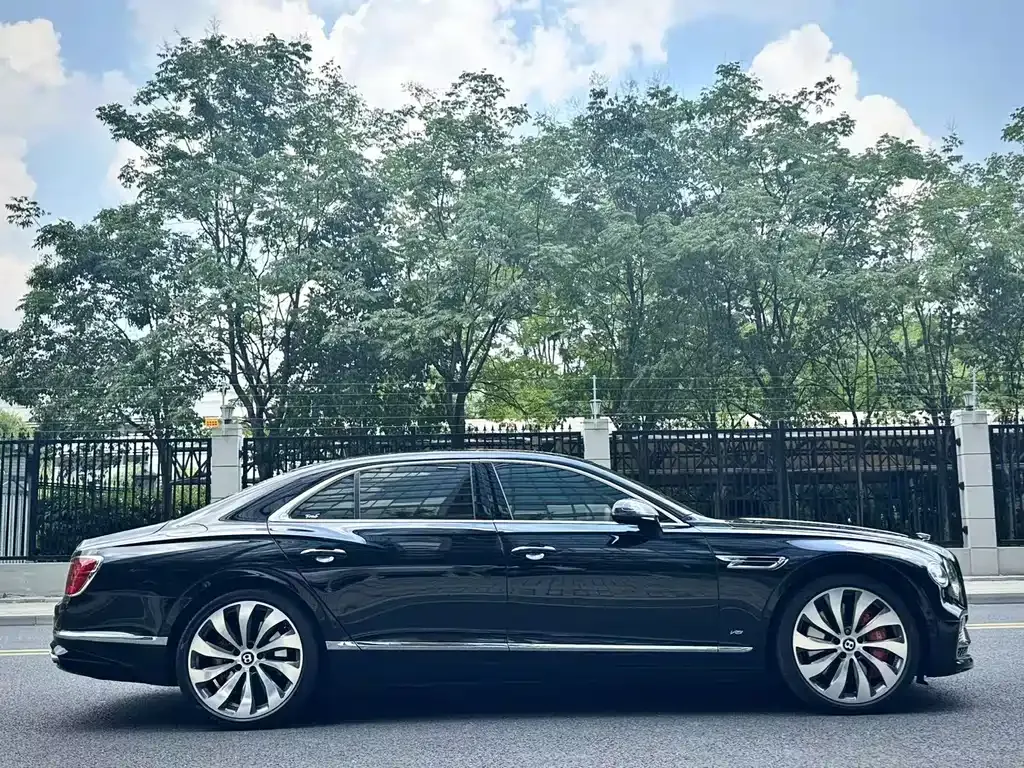 Bentley Flying Spur — фото 6
