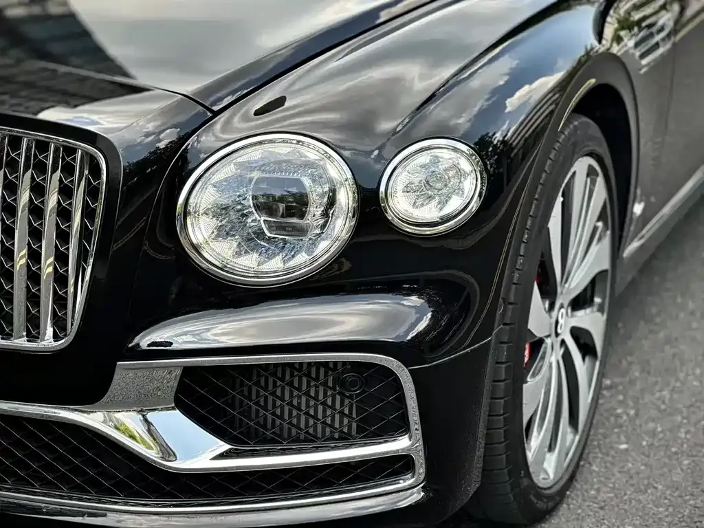 Bentley Flying Spur — фото 7