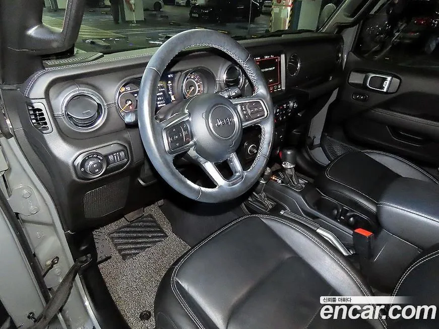 Jeep Wrangler — фото 10