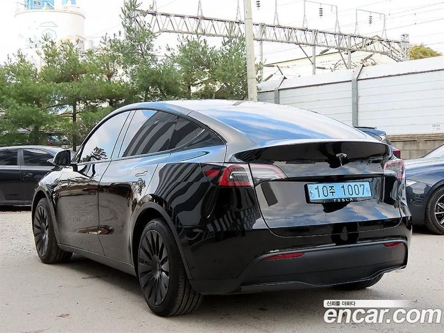 Tesla Model Y — фото 3