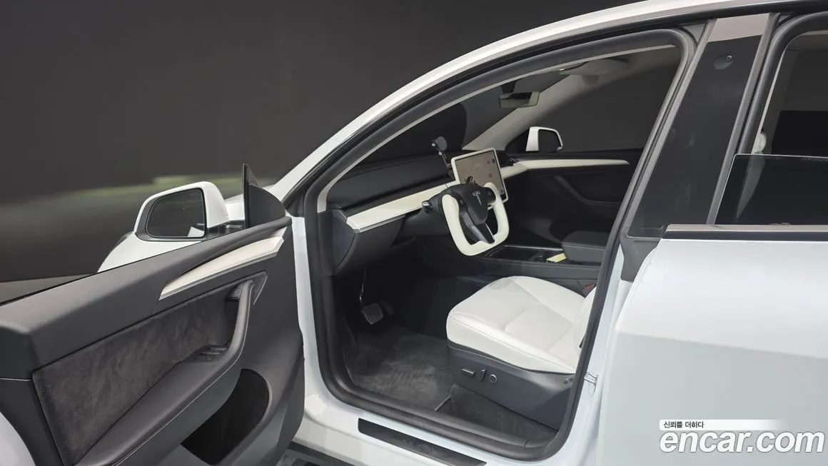 Tesla Model Y — фото 10