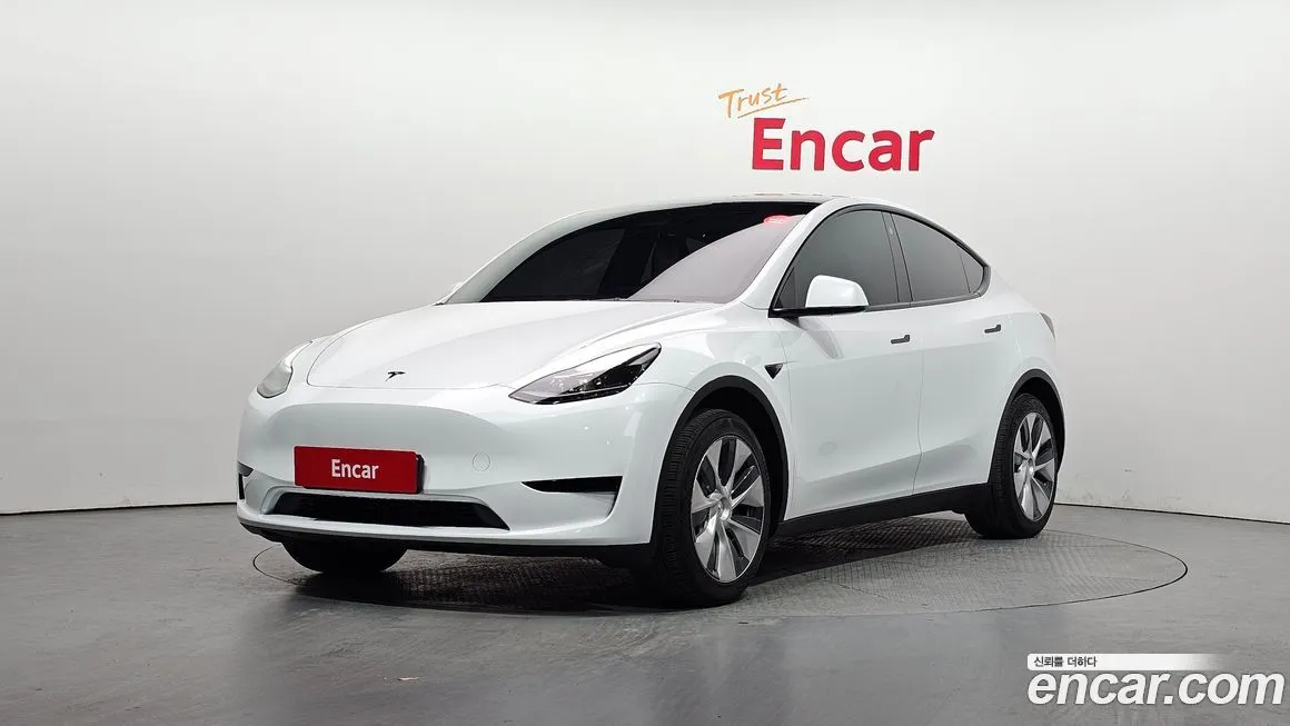 Tesla Model Y — фото 1