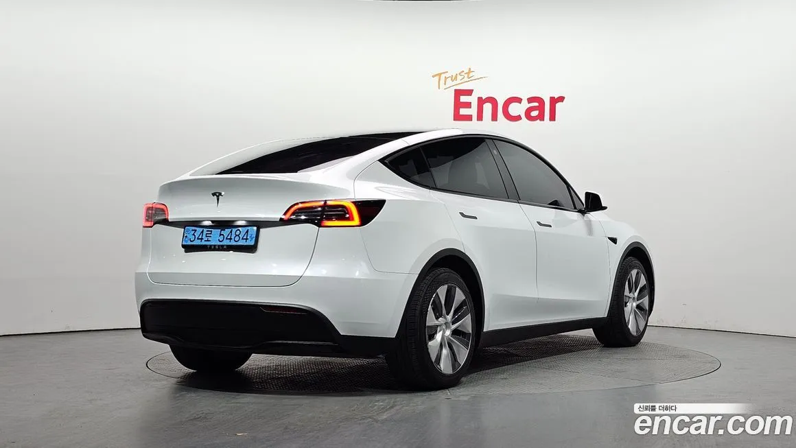 Tesla Model Y — фото 2