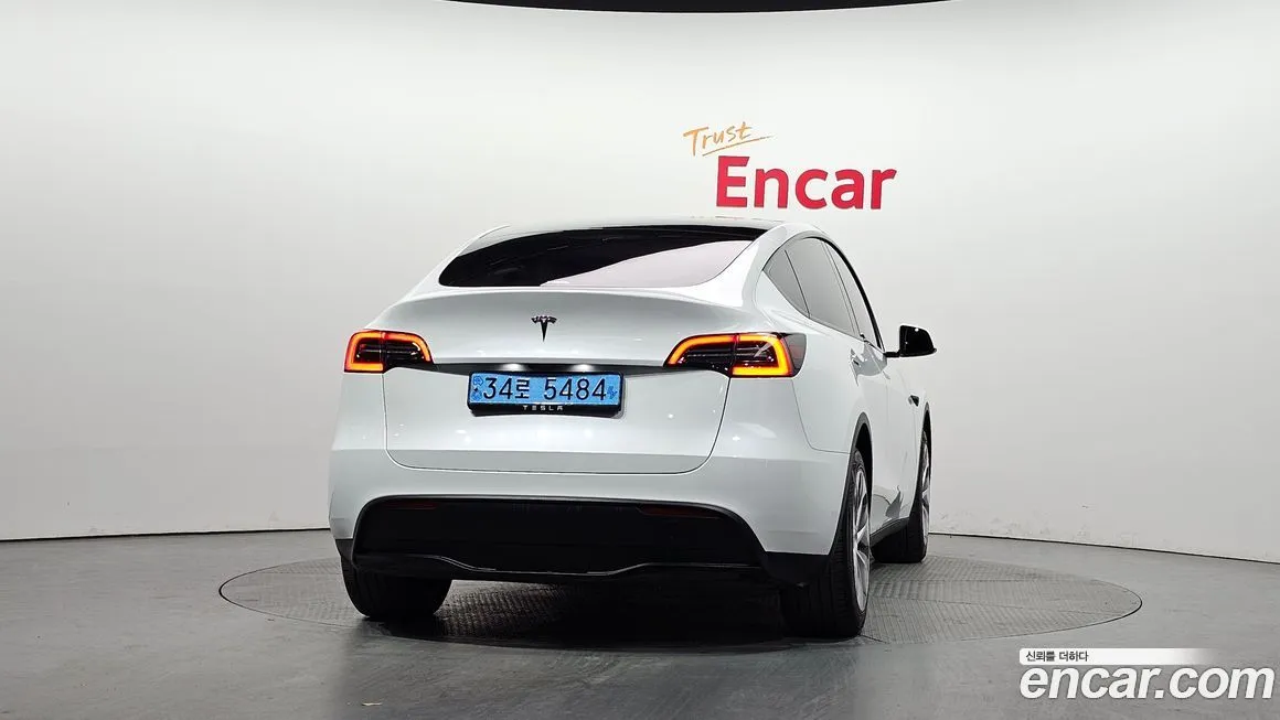 Tesla Model Y — фото 4