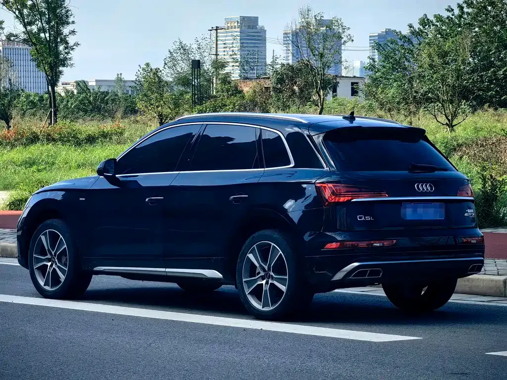 Audi Q5L — фото 4