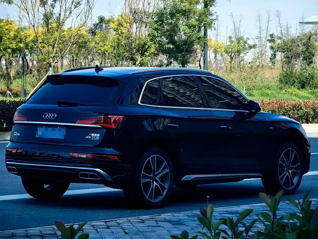 Audi Q5L — фото 6