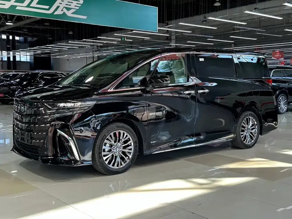 Toyota Alphard — фото 1