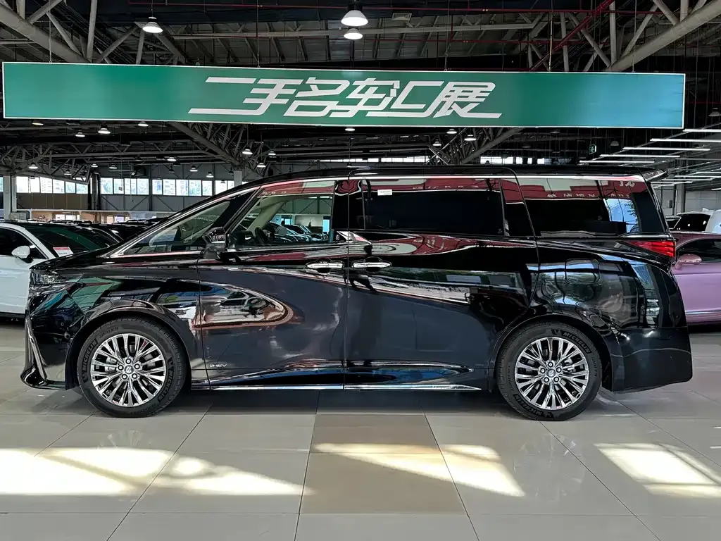 Toyota Alphard — фото 3