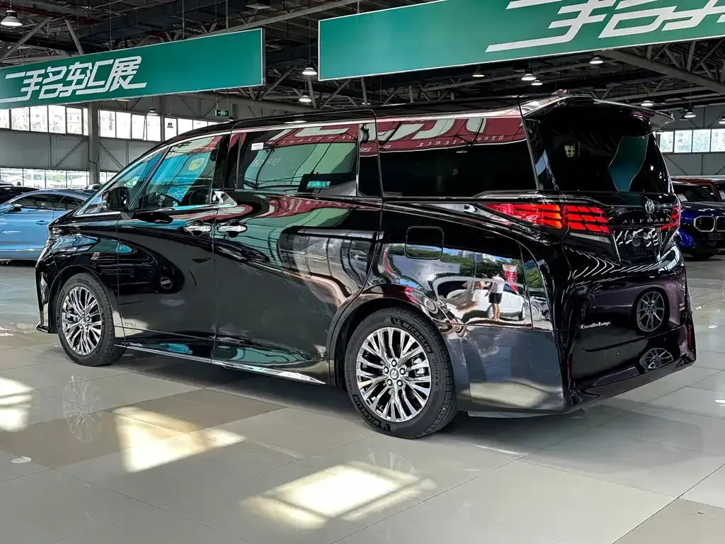 Toyota Alphard — фото 4