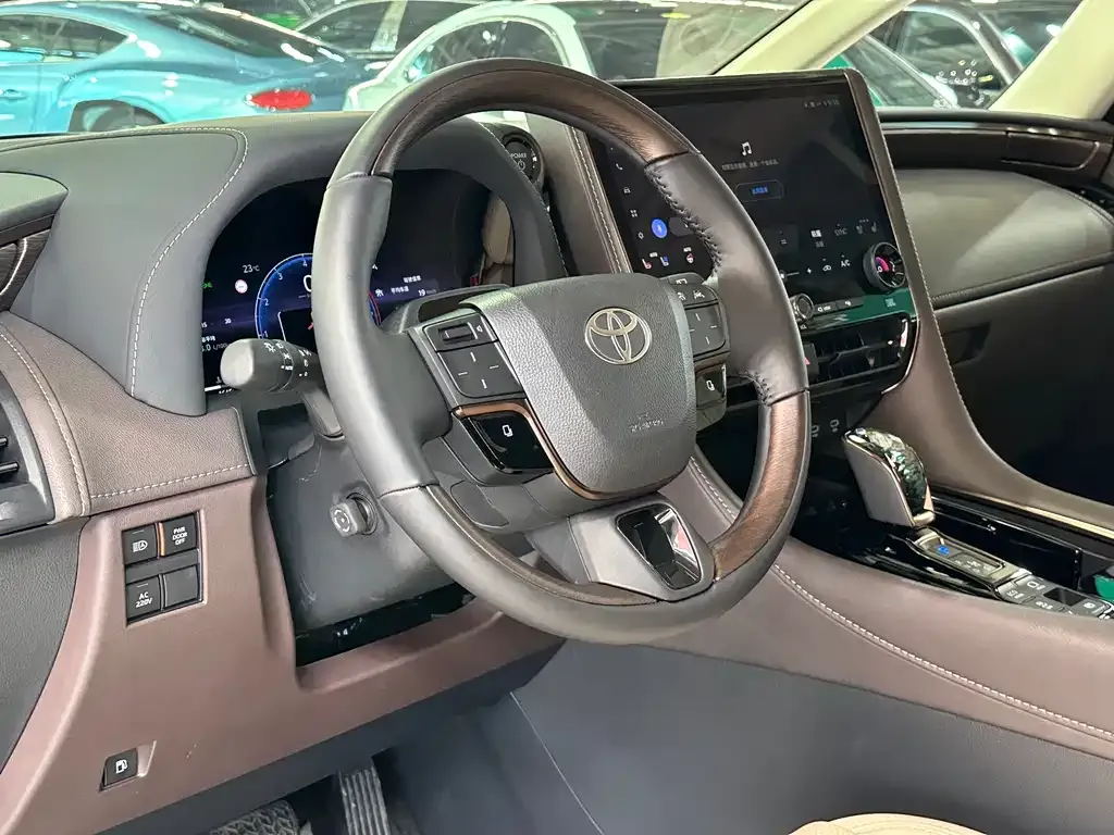 Toyota Alphard — фото 6