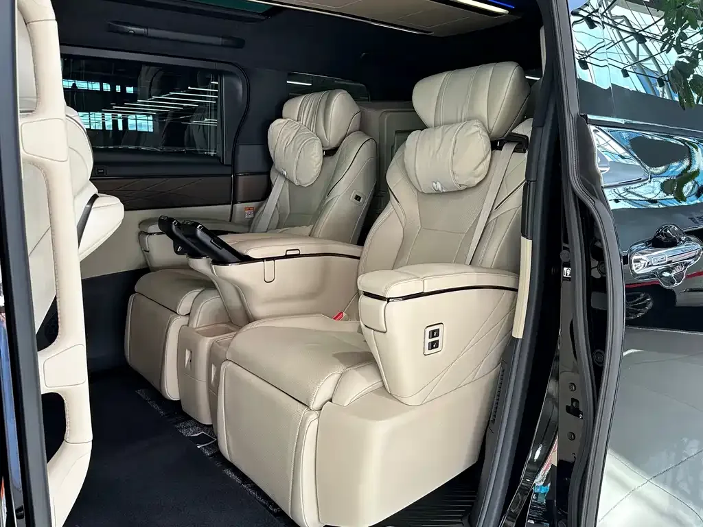 Toyota Alphard — фото 9