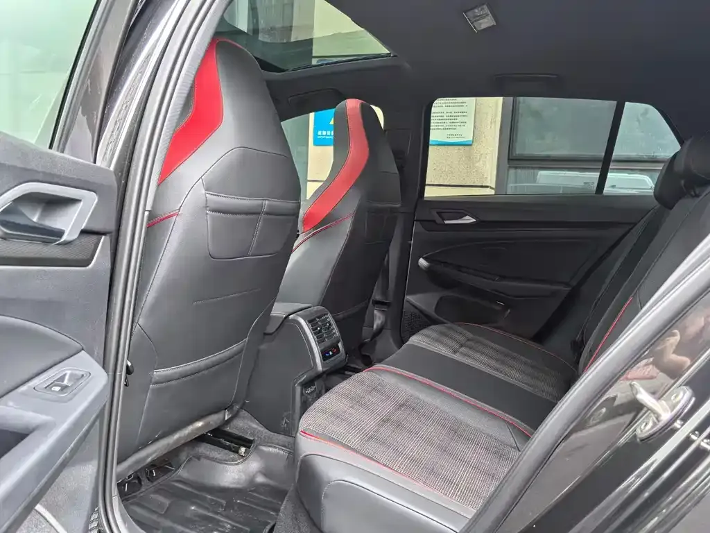 Volkswagen Golf GTI — фото 7